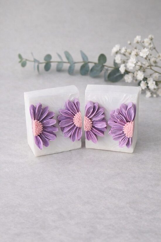 3D puķu ziepes ar ceriņu smaržu